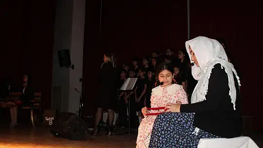 ÖZER OLGUN'DA ANLAMLI TİYATRO