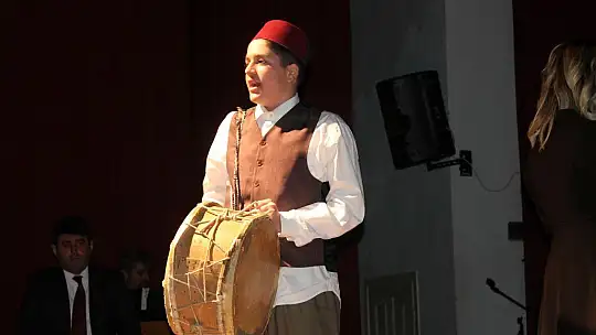 ÖZER OLGUN'DA ANLAMLI TİYATRO