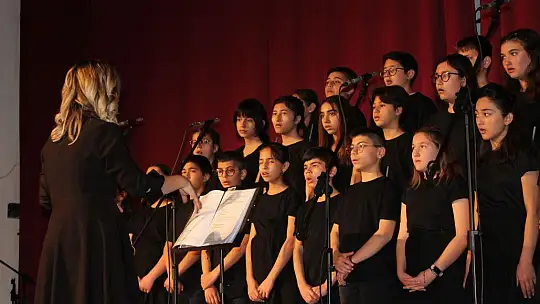 ÖZER OLGUN'DA ANLAMLI TİYATRO