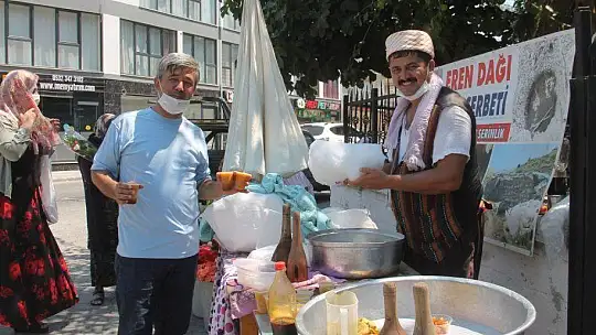 Arife günü mezarlıklar ziyaret edildi