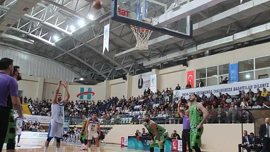 Lokman Hekim Fethiye Belediyespor taraftar desteği ile coştu 72-63