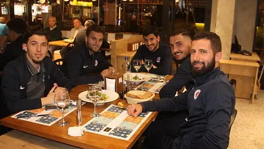 Fethiyespor'a moral yemeği 