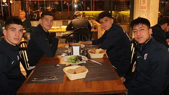 Fethiyespor'a moral yemeği 