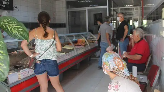 KASAPLARDA BAYRAM YOĞUNLUĞU