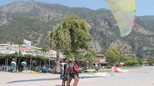 BAYRAMDA BABADAĞ'DAN ATLAYAN ATLAYANA