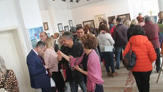 Karma Resim Sergisi Göz Kamaştırdı