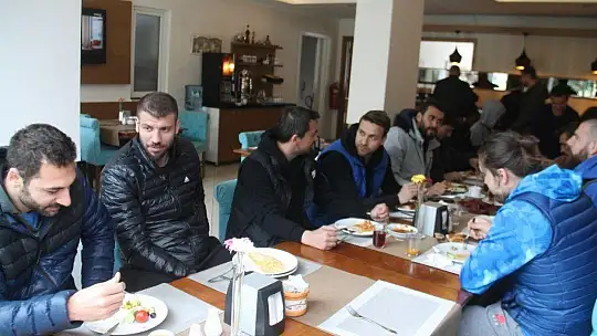 Final Gençlik maçı öncesi moral kahvaltısı