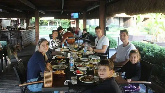 AMERİKALI BASKETBOLCULARDAN BARBEKÜ