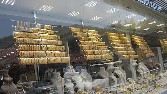 ALTIN REKOR ÜSTÜNE REKOR KIRIYOR
