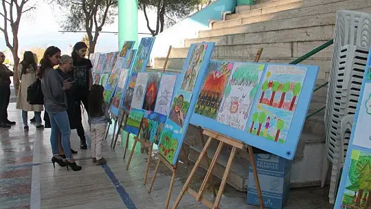 Resimlerinde ormanın önemini vurguladılar