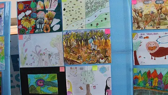 Resimlerinde ormanın önemini vurguladılar