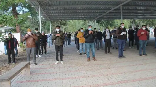 Özkaraca son yolculuğuna gözyaşları içinde uğurlandı