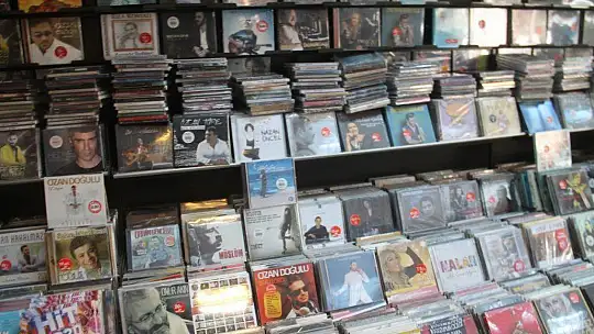 Dijital platformlara rağmen mesleğini sürdürüyor 