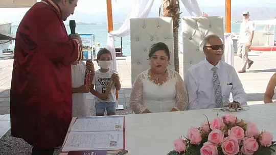 GÖRME ENGELLİ ÇİFT GÖNÜLLERİNİ BİRLEŞTİRDİ 