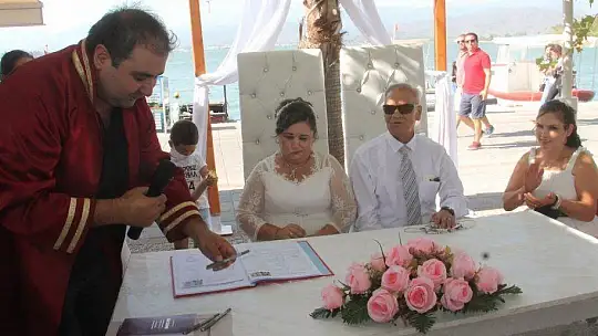 GÖRME ENGELLİ ÇİFT GÖNÜLLERİNİ BİRLEŞTİRDİ 