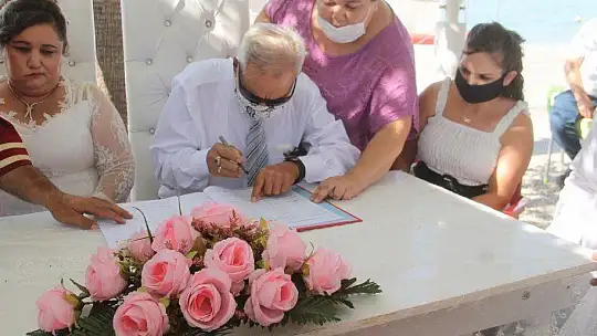 GÖRME ENGELLİ ÇİFT GÖNÜLLERİNİ BİRLEŞTİRDİ 