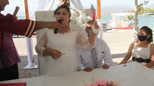 GÖRME ENGELLİ ÇİFT GÖNÜLLERİNİ BİRLEŞTİRDİ 