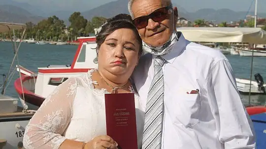 GÖRME ENGELLİ ÇİFT GÖNÜLLERİNİ BİRLEŞTİRDİ 