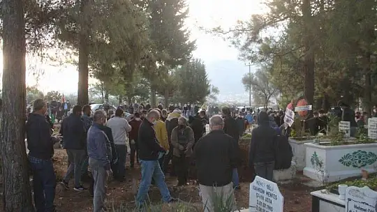 Özkaraca son yolculuğuna gözyaşları içinde uğurlandı