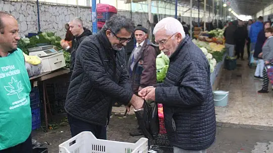 Öğretmenler Günü dolayısıyla fidan dağıttılar