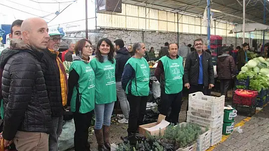 Öğretmenler Günü dolayısıyla fidan dağıttılar