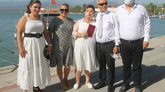 GÖRME ENGELLİ ÇİFT GÖNÜLLERİNİ BİRLEŞTİRDİ 