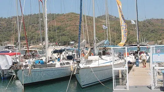 YELKENLİYLE TATİLE DOYAMADILAR