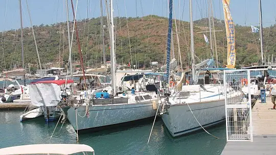 YELKENLİYLE TATİLE DOYAMADILAR