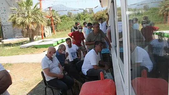 ÇALIŞ PLAJINDAKİ TURİZMCİLERE COVİD-19 BİLGİLENDİRİLMESİ