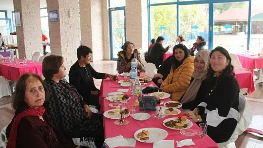 Altı Nokta'dan şehitlerimize saygı