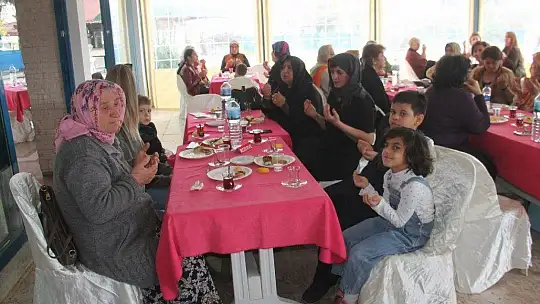 Altı Nokta'dan şehitlerimize saygı