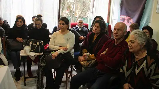 Kitap imza gününe yoğun katılım oldu