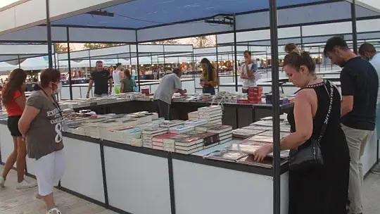 Edebiyat Otobüsü'nün ilk durağı Fethiye