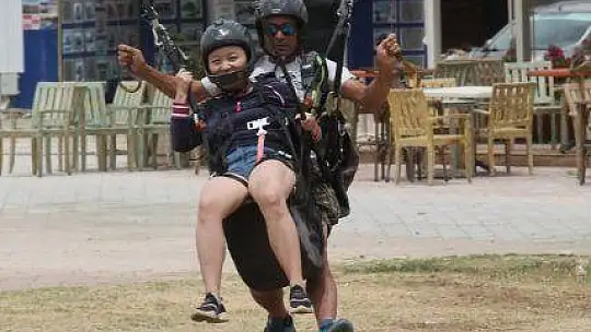 YAMAÇ PARAŞÜTÜNDE İLK MÜŞTERİLER ÇİNLİ