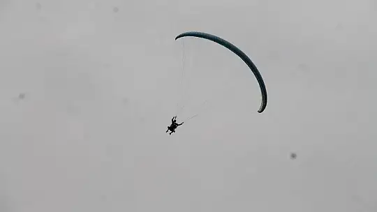 YAMAÇ PARAŞÜTÜNDE İLK MÜŞTERİLER ÇİNLİ