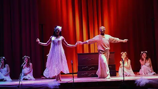 'Şirin' Ayakta Alkışlandı