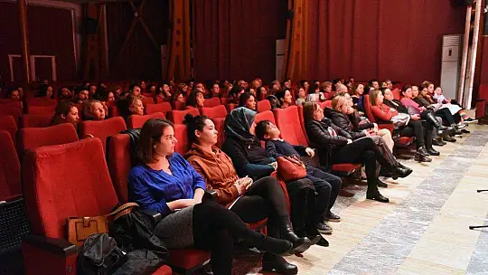 'Şirin' Ayakta Alkışlandı