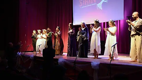 'Şirin' Ayakta Alkışlandı