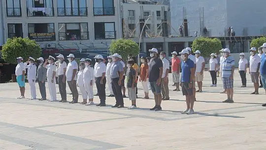 Fethiye'de çelenk sunma töreni yapıldı