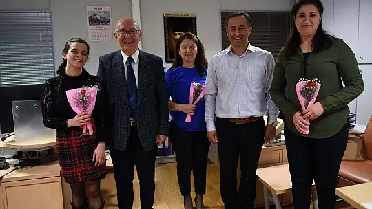 Fethiye Belediyesi'nden Kadın Personele Çiçek