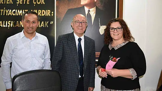 Fethiye Belediyesi'nden Kadın Personele Çiçek