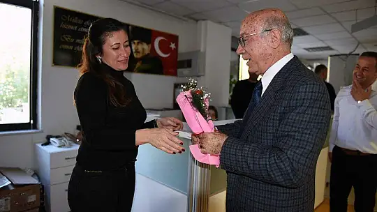 Fethiye Belediyesi'nden Kadın Personele Çiçek