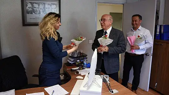 Fethiye Belediyesi'nden Kadın Personele Çiçek