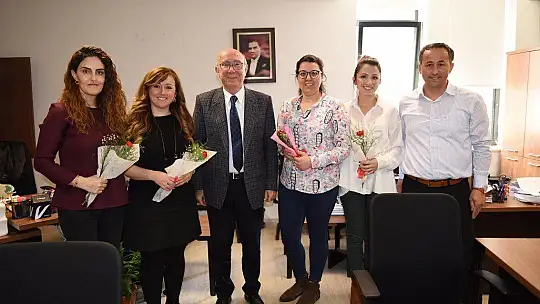 Fethiye Belediyesi'nden Kadın Personele Çiçek