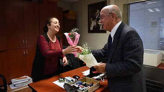 Fethiye Belediyesi'nden Kadın Personele Çiçek