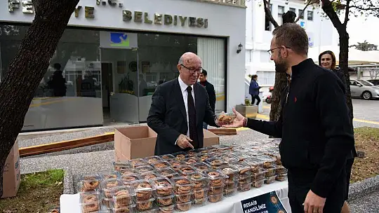 Fethiye Belediyesi Kandil Simidi Dağıttı