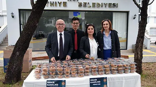 Fethiye Belediyesi Kandil Simidi Dağıttı