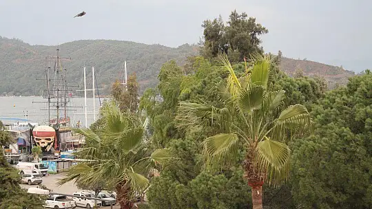 FETHİYE GÜNE FIRTINA İLE UYANDI