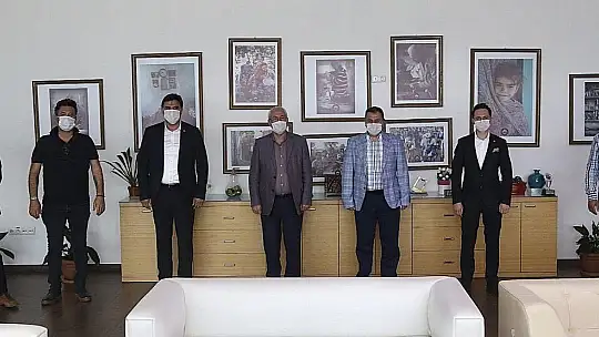 Karaca'dan, Karabağlar Belediye Başkanı  Muhittin Selvitopu'na ziyaret