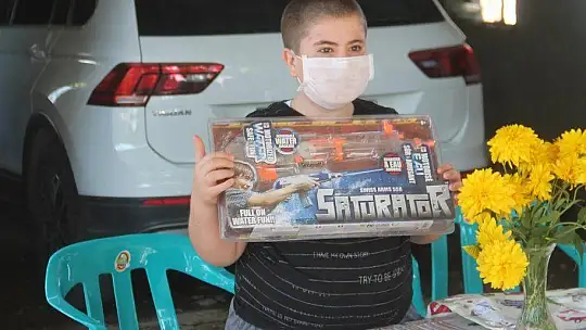 Fethiye'de öğrenciler karnelerini evlerinde aldılar